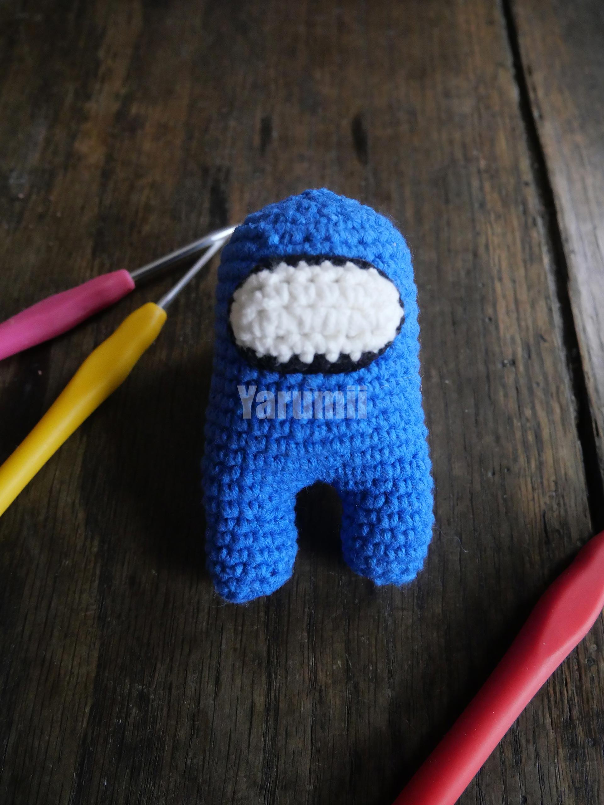 Among Us (bleu) au crochet - Yarumii Among Us (bleu) au crochet - Yarumii