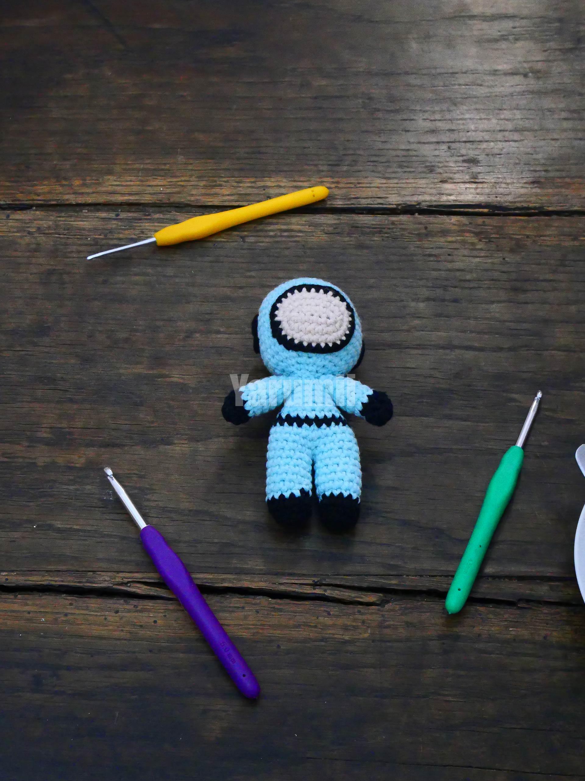 Astronaute (bleu) au crochet - Création Yarumii Astronaute (bleu) au crochet - Création Yarumii