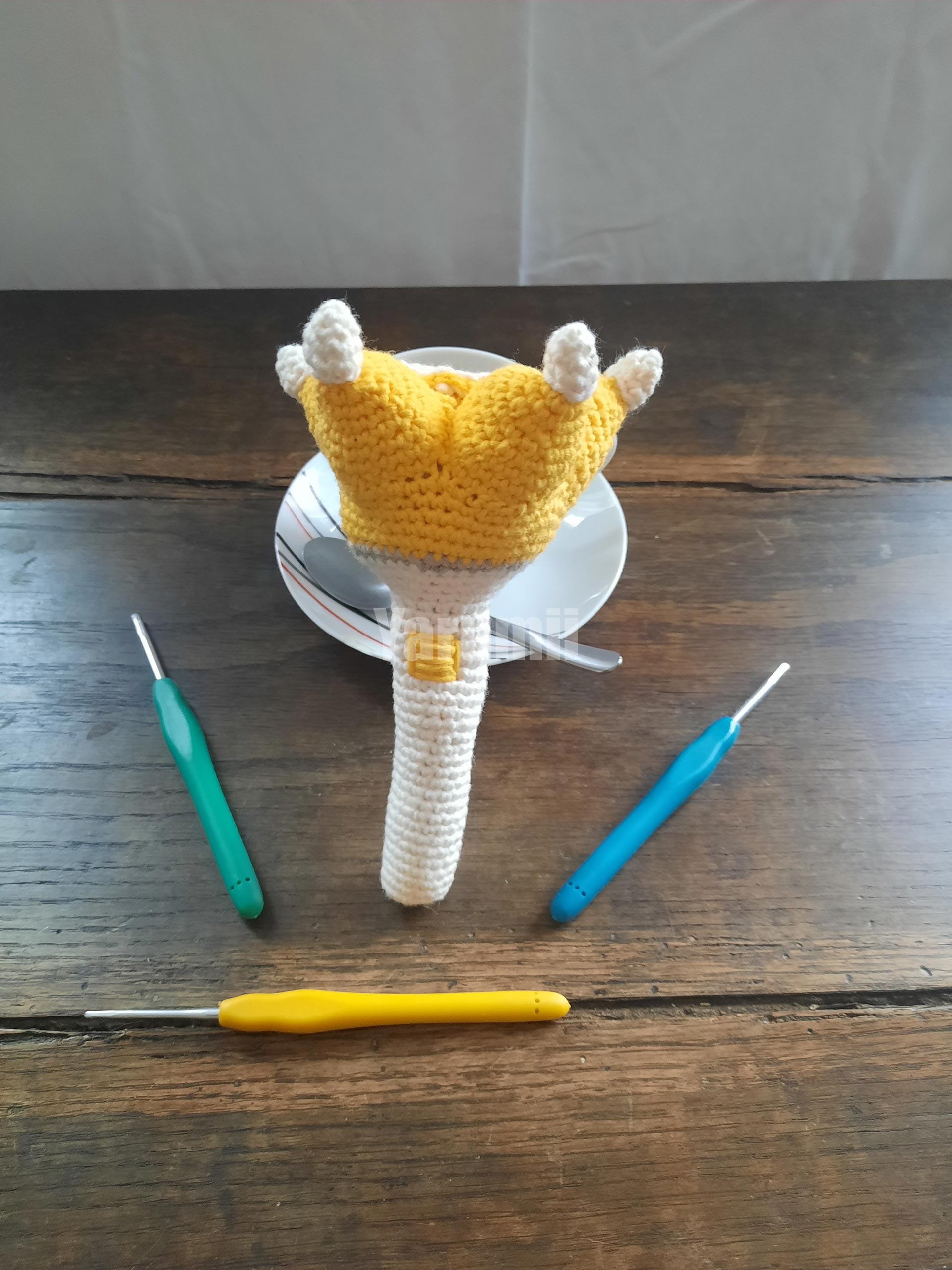 Lightstick "Bang Bong" (blanc) des Big Bang au crochet Lightstick "Bang Bong" (blanc) des Big Bang au crochet - Yarumii