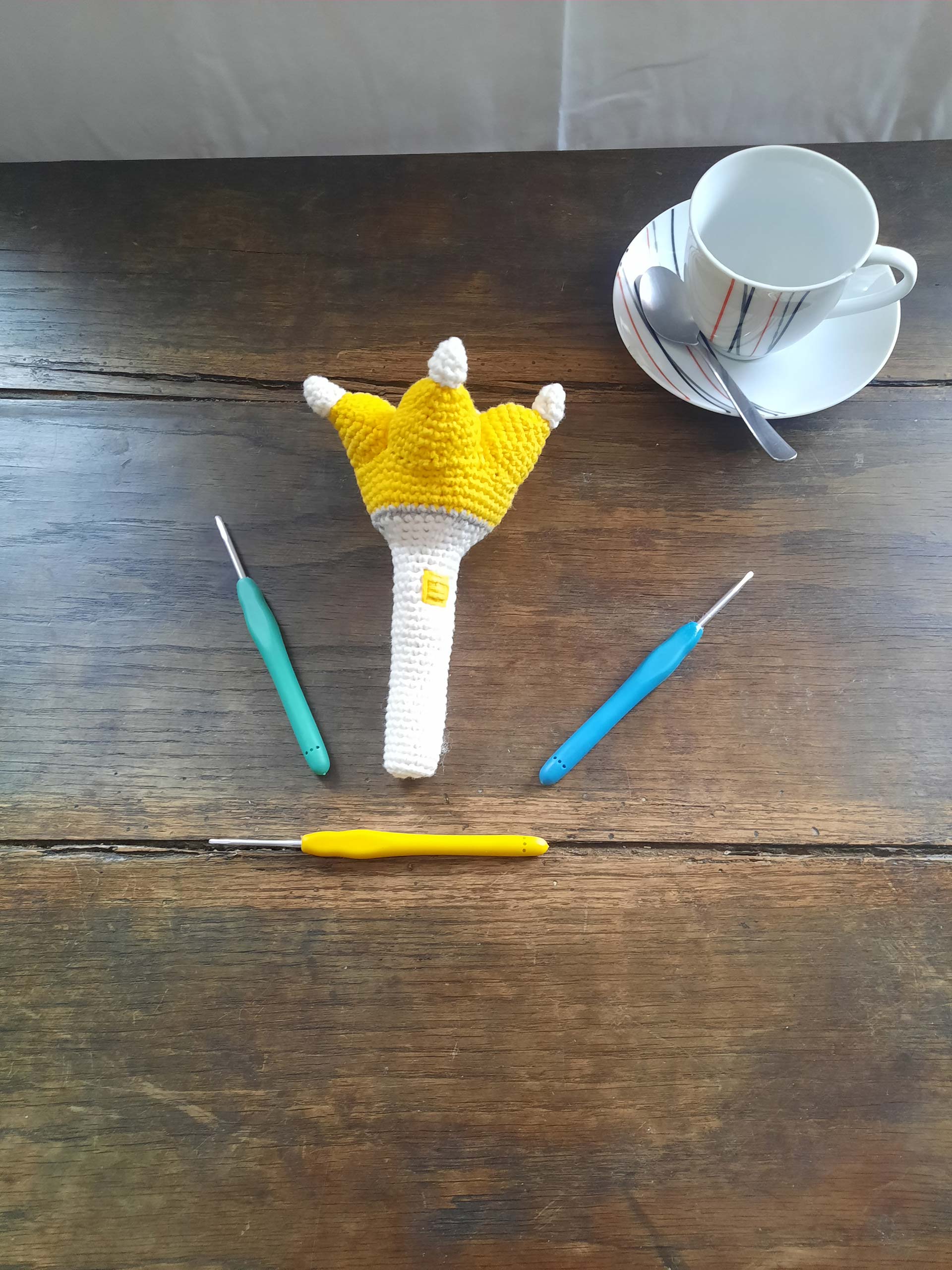 Lightstick "Bang Bong" (blanc) des Big Bang au crochet Lightstick "Bang Bong" (blanc) des Big Bang au crochet