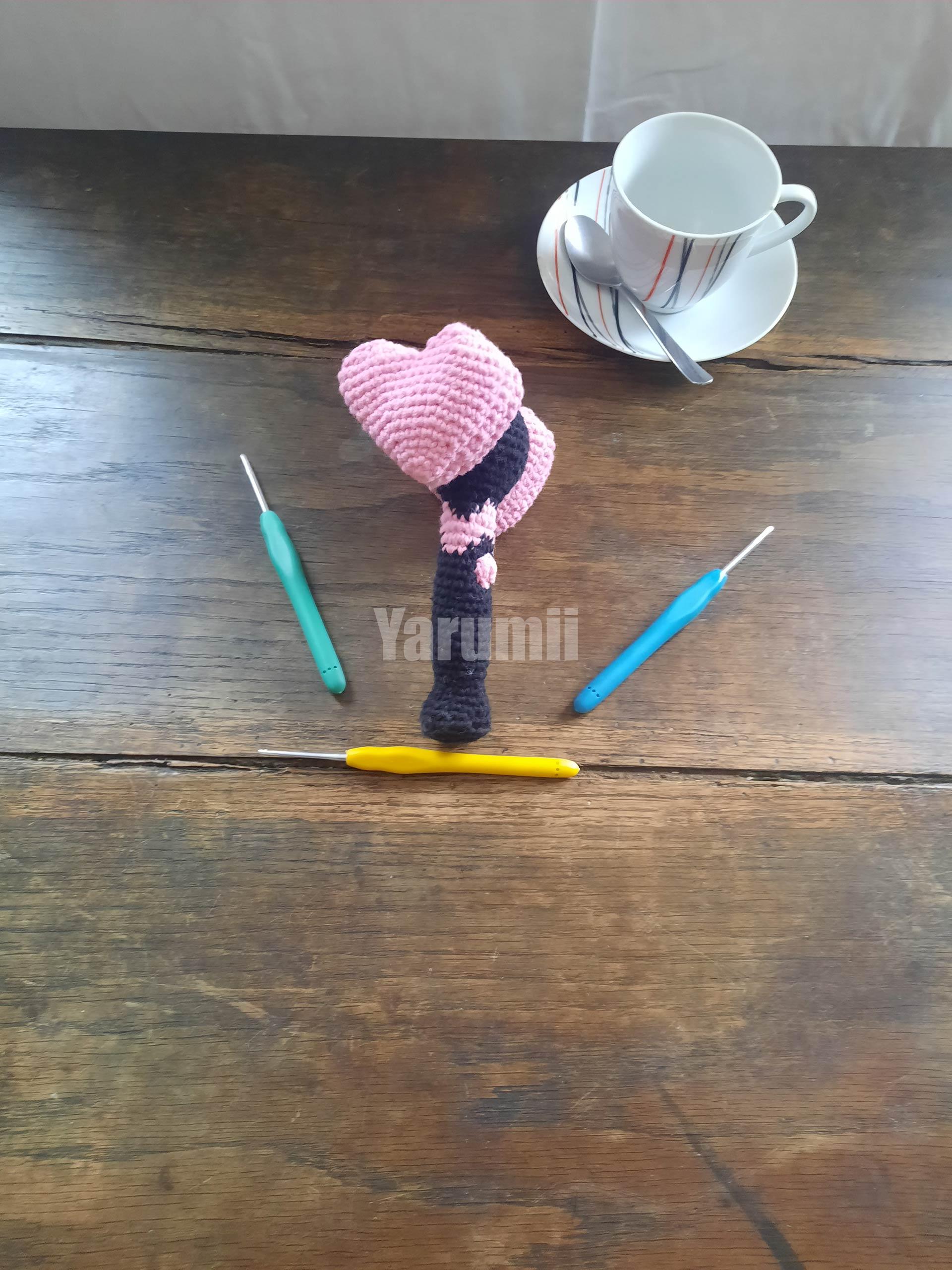 Lightstick "Bi-ping-pong" des Blackpink au crochet Lightstick "Bi-ping-pong" des Blackpink au crochet - Yarumii