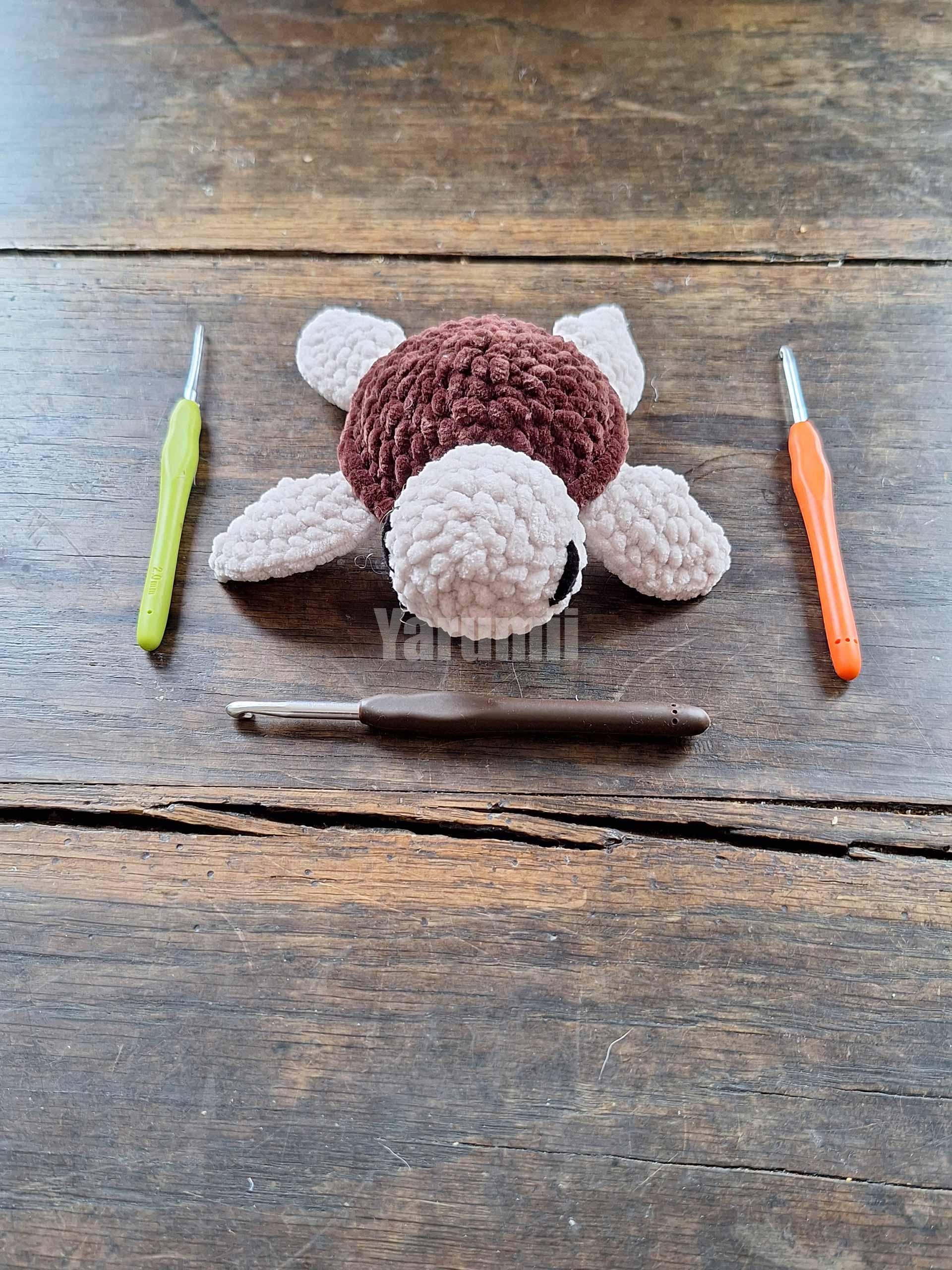 Tortue (marron) au crochet - Création Yarumii Tortue (marron) au crochet - Création Yarumii