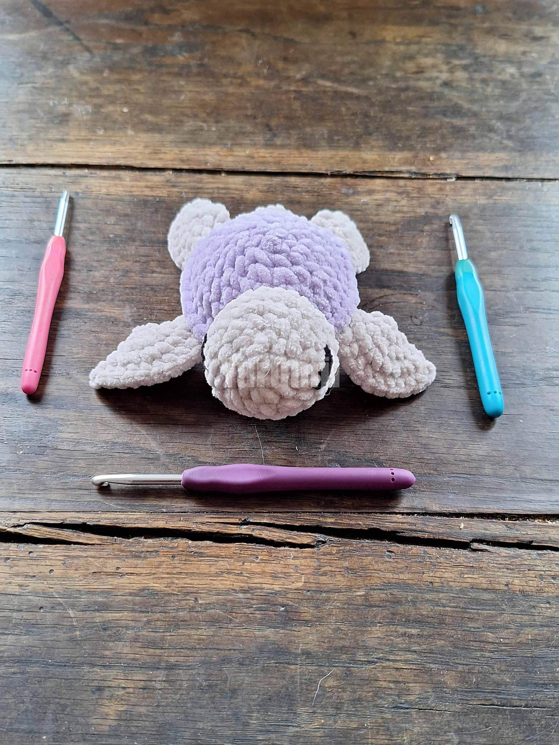 Tortue (violette) au crochet - Création Yarumii Tortue (violette) au crochet - Création Yarumii