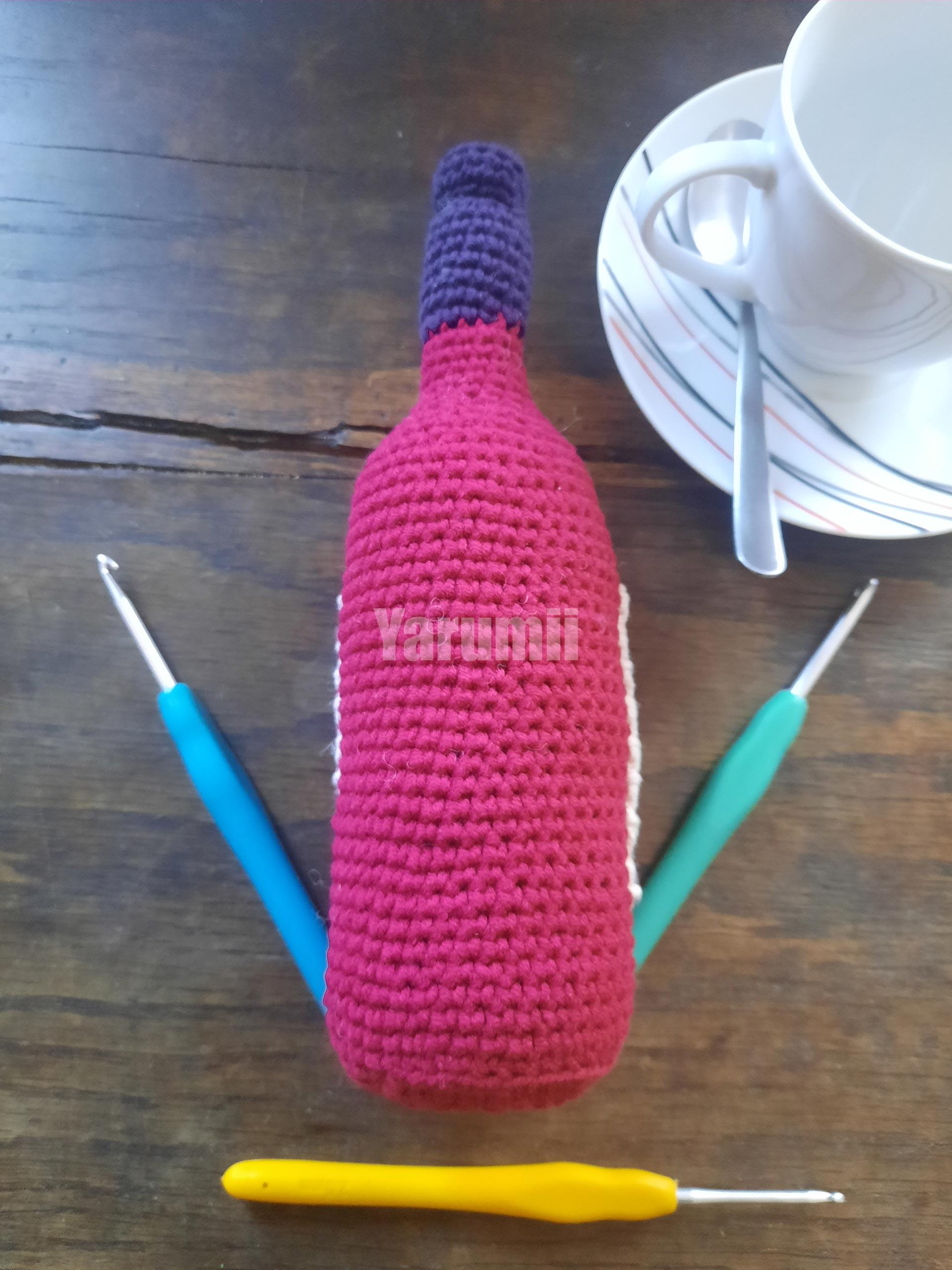 Bouteille de vin (rouge) au crochet - Création Yarumii Bouteille de vin (rouge) au crochet - Création Yarumii