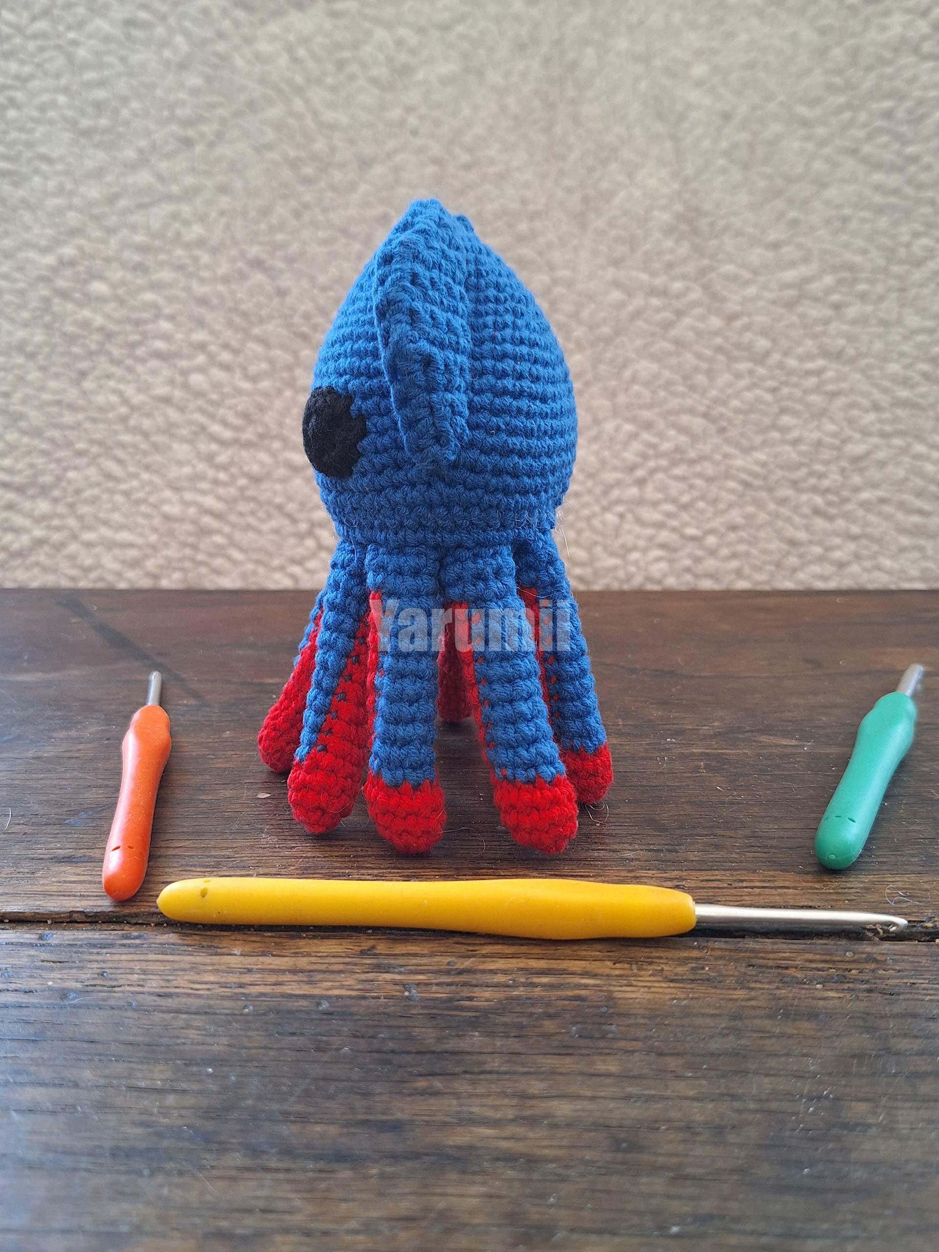 Calamar au crochet - Création Yarumii Calamar au crochet - Création Yarumii