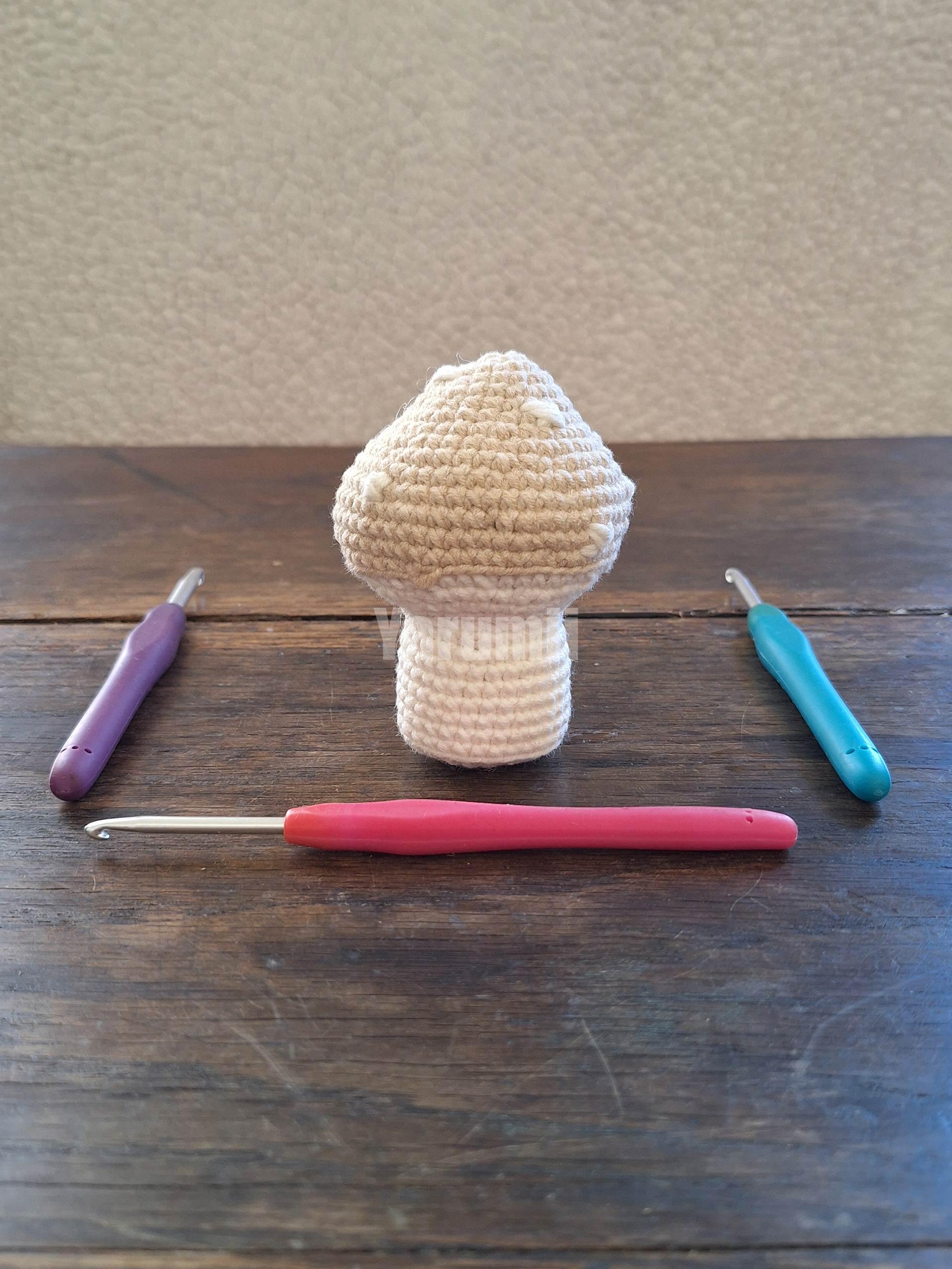 Champignon (beige) au crochet - Création Yarumii Champignon (beige) au crochet - Création Yarumii
