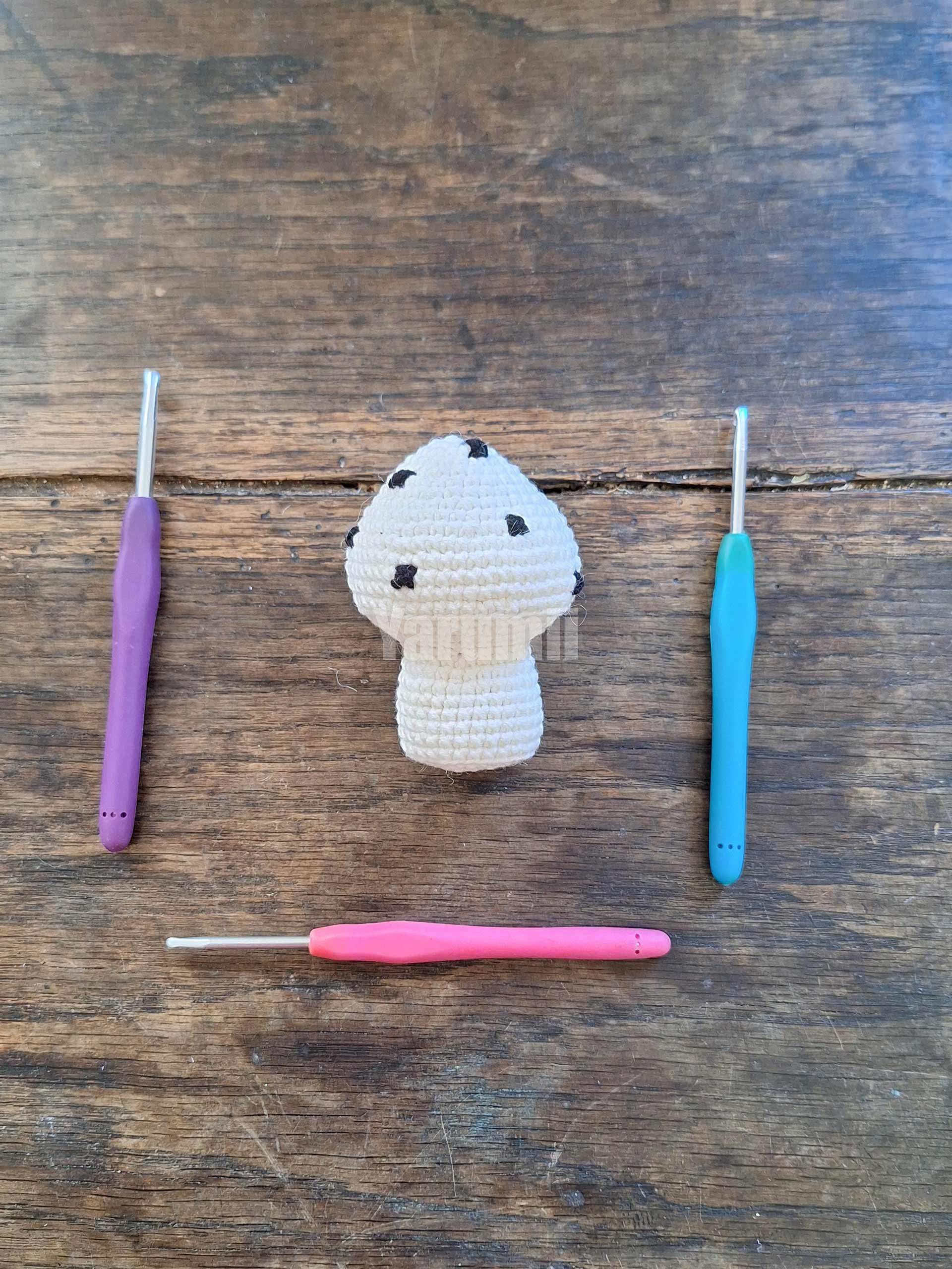 Champignon (blanc) au crochet - Création Yarumii Champignon (blanc) au crochet - Création Yarumii