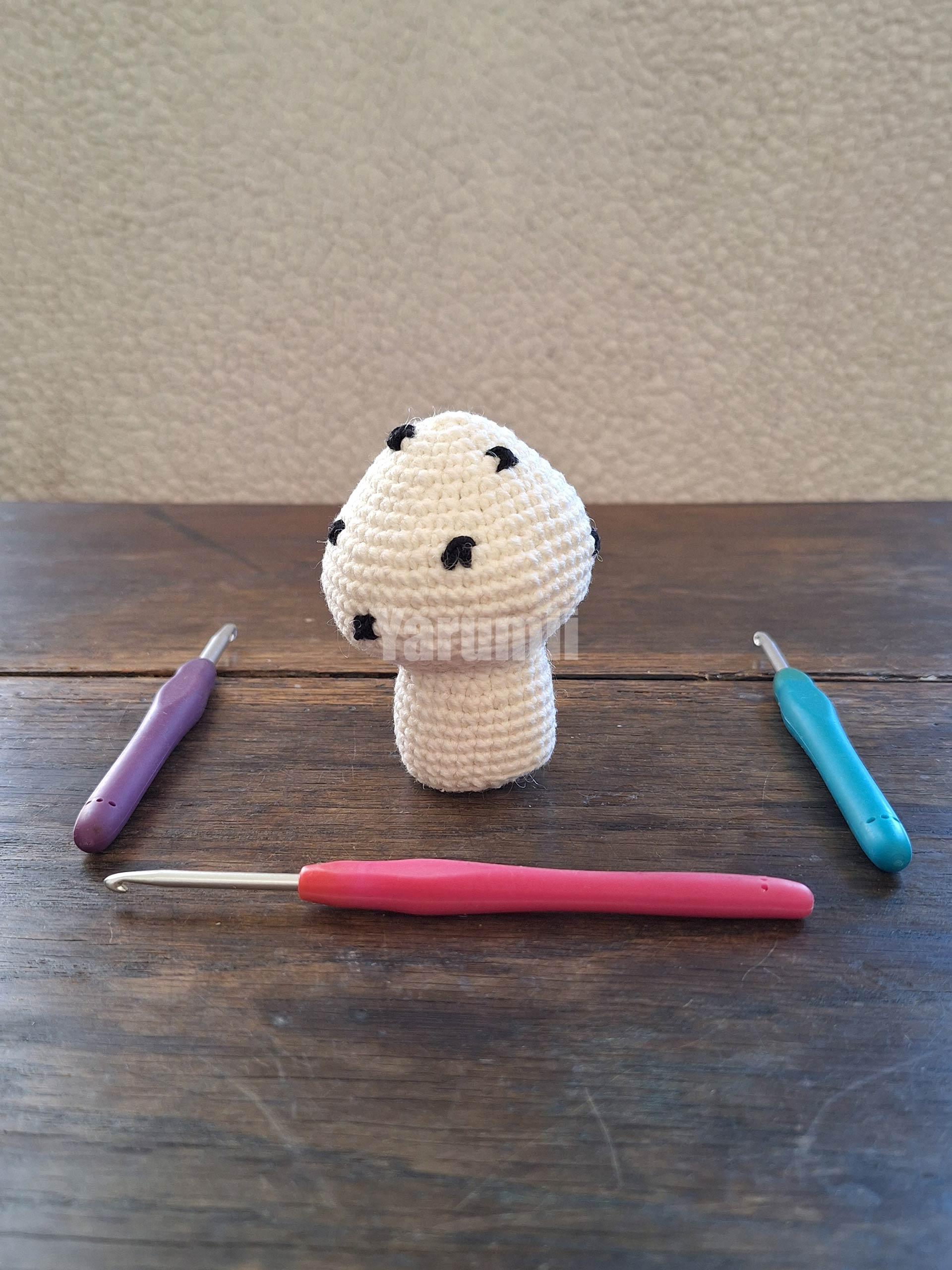 Champignon (blanc) au crochet - Création Yarumii Champignon (blanc) au crochet - Création Yarumii