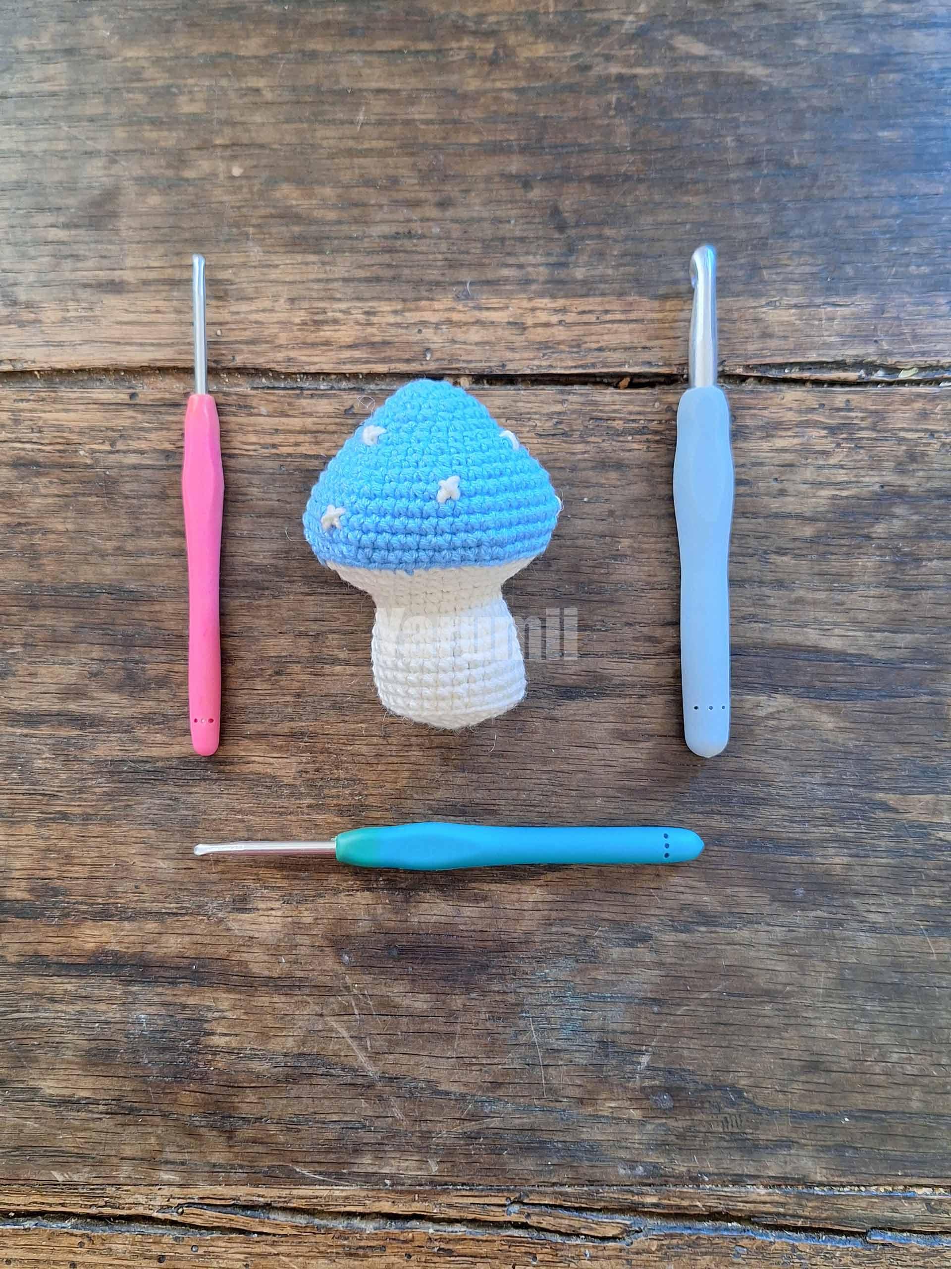 Champignon (bleu) au crochet - Création Yarumii Champignon (bleu) au crochet - Création Yarumii
