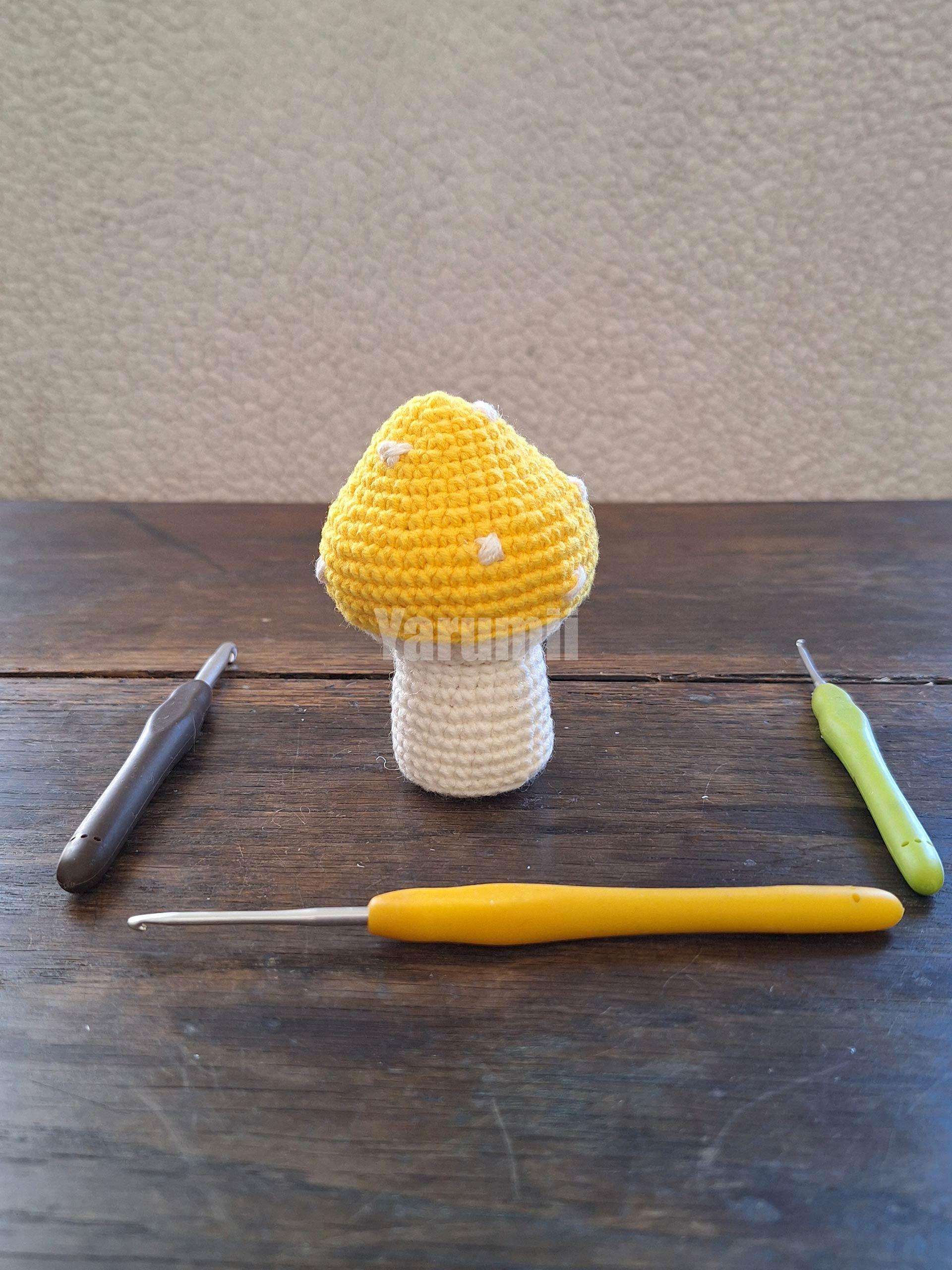 Champignon (jaune) au crochet - Création Yarumii Champignon (jaune) au crochet - Création Yarumii