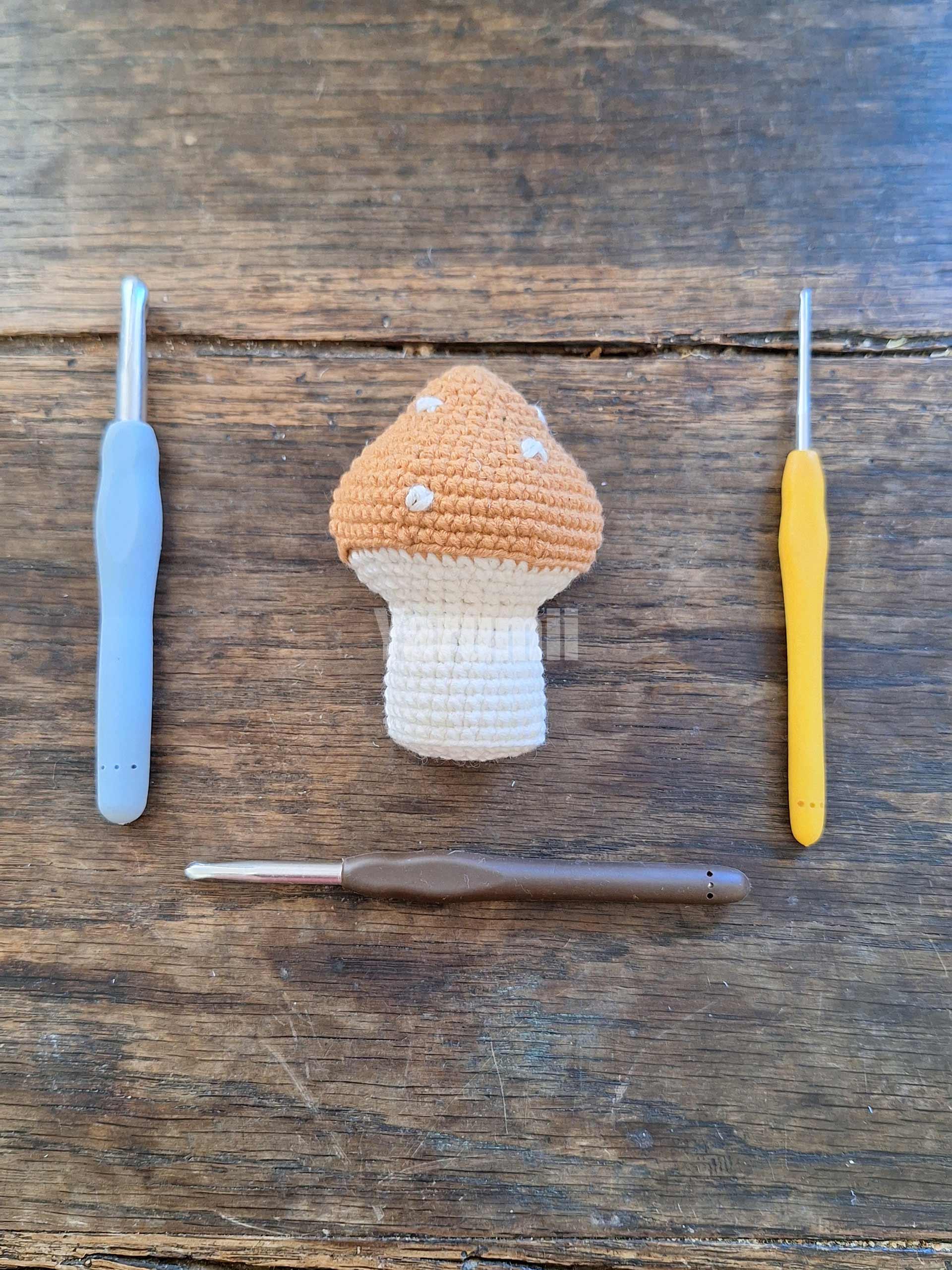 Champignon (marron) au crochet - Création Yarumii Champignon (marron) au crochet - Création Yarumii