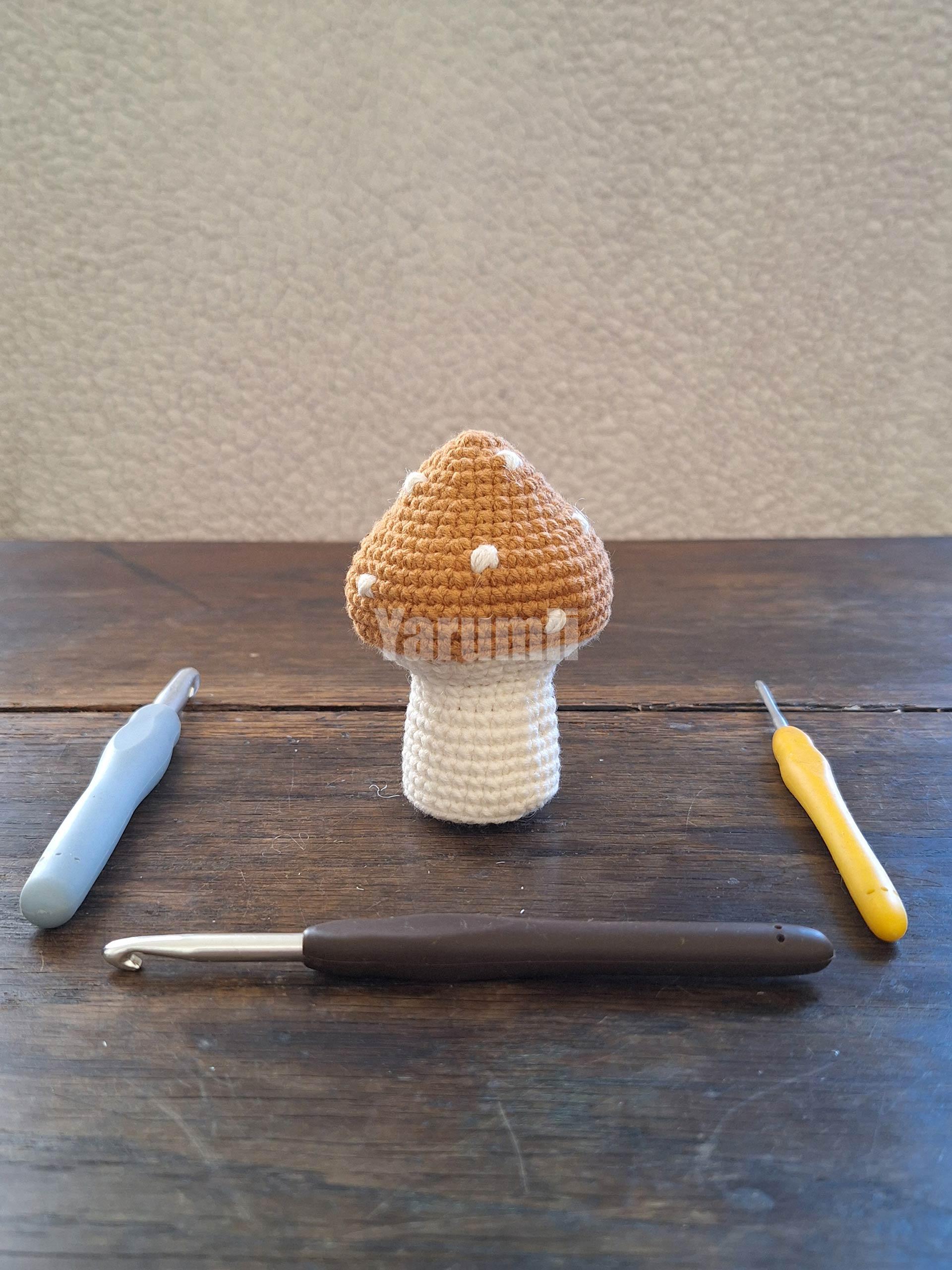 Champignon (marron) au crochet - Création Yarumii Champignon (marron) au crochet - Création Yarumii