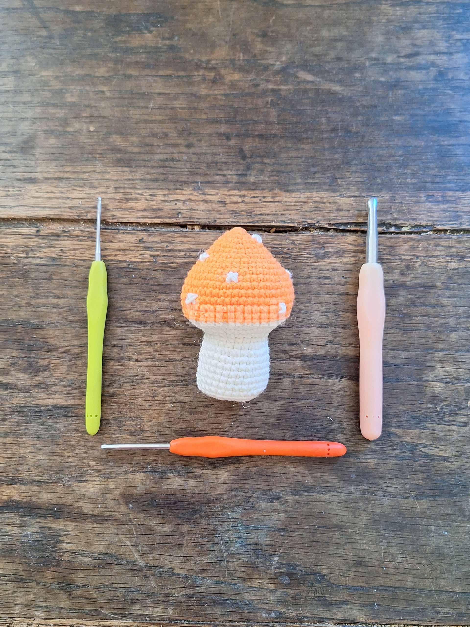 Champignon (orange) au crochet - Création Yarumii Champignon (orange) au crochet - Création Yarumii
