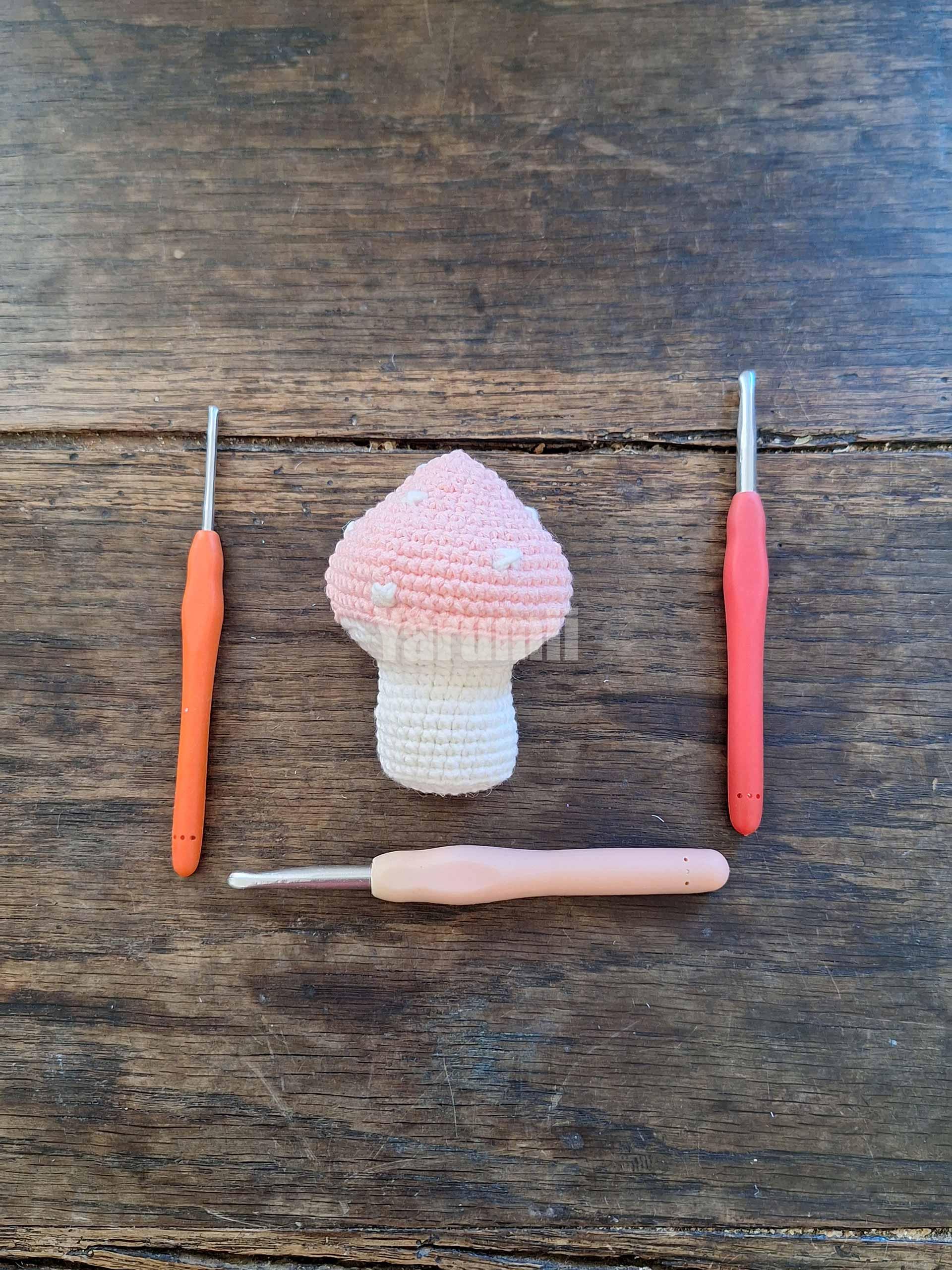 Champignon (rose) au crochet - Création Yarumii Champignon (rose) au crochet - Création Yarumii