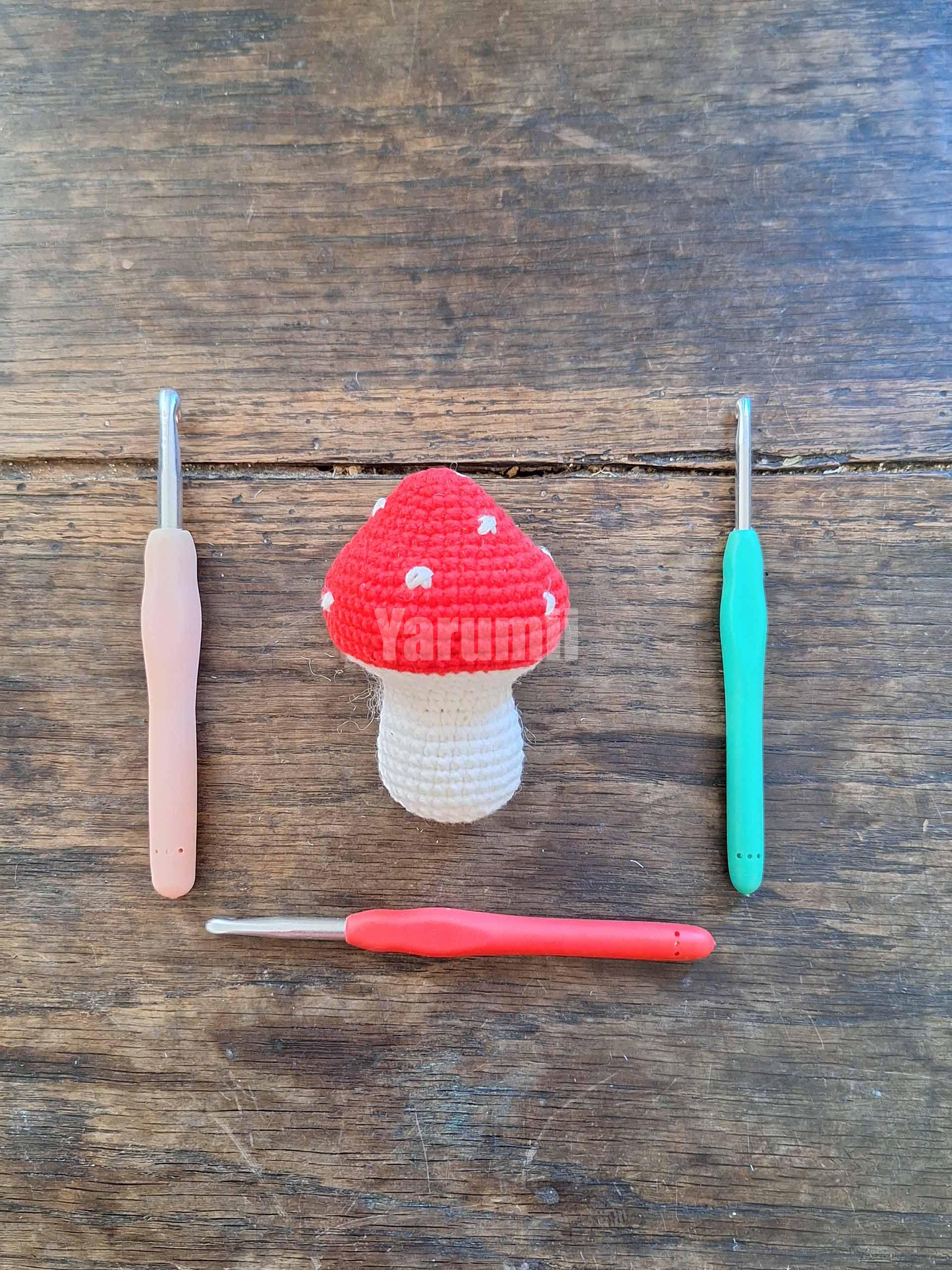 Champignon (rouge) au crochet - Création Yarumii Champignon (rouge) au crochet - Création Yarumii