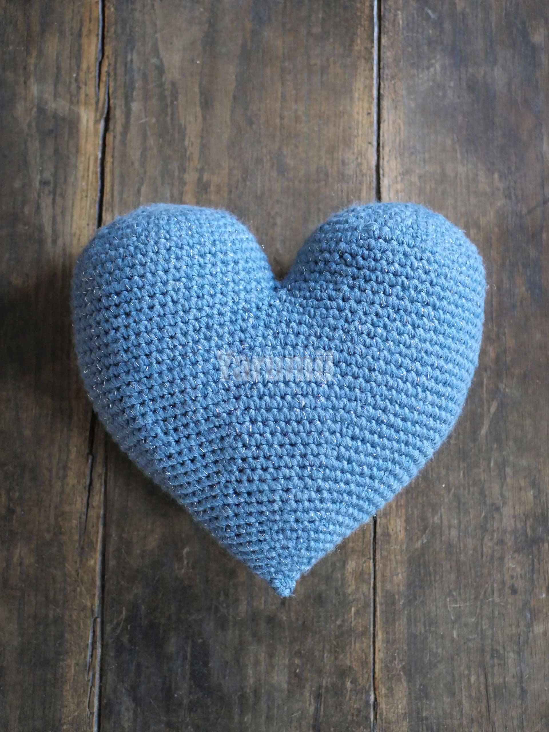 Coussin Cœur (bleu) au crochet - Yarumii Coussin Cœur (bleu) au crochet - Yarumii