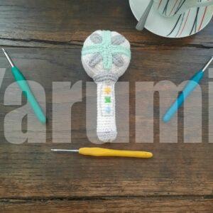 Lightstick "MoaBong" des TXT au crochet - Yarumii