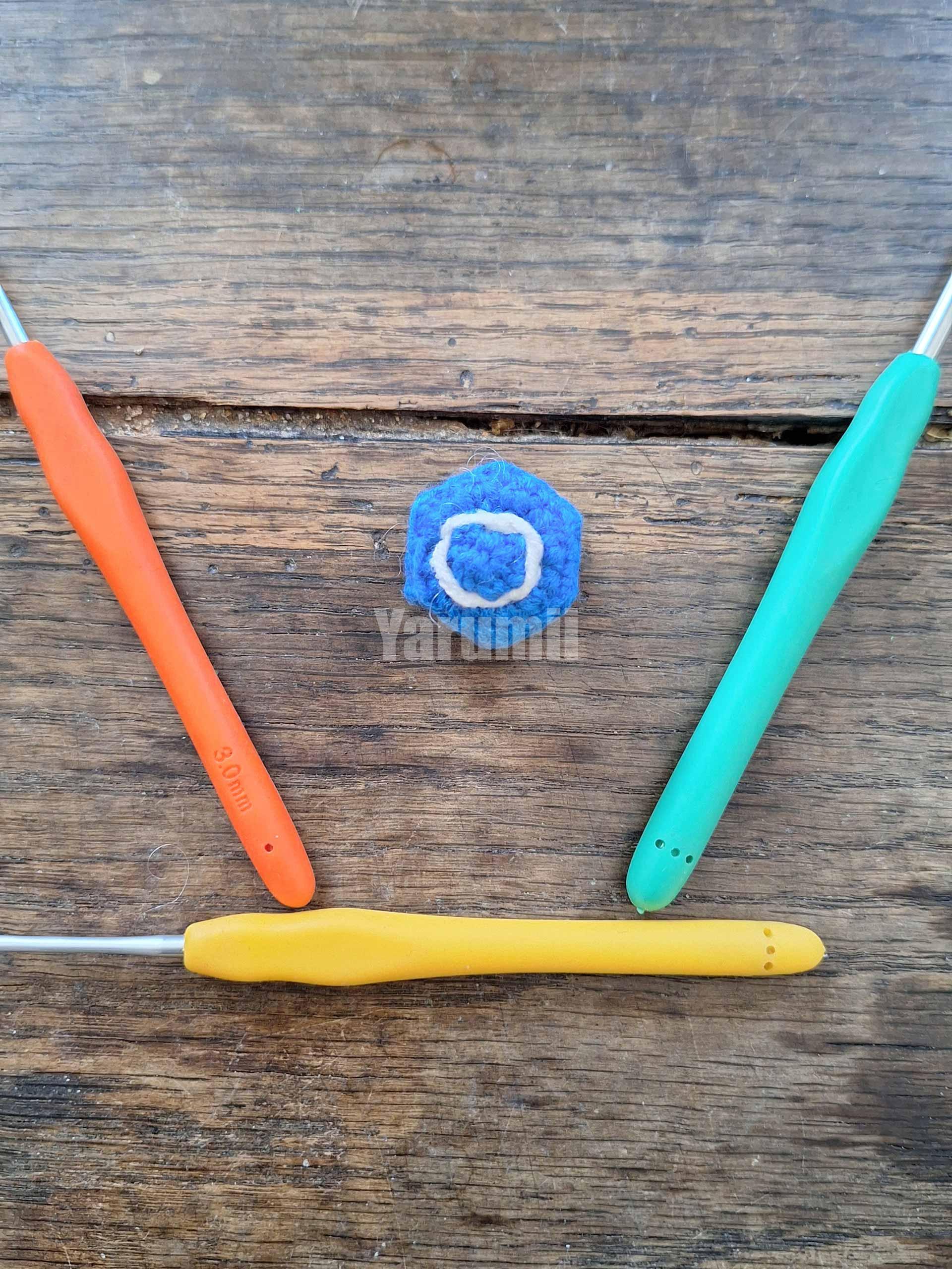 Osselet (bleu) au crochet - Yarumii Osselet (bleu) au crochet - Yarumii