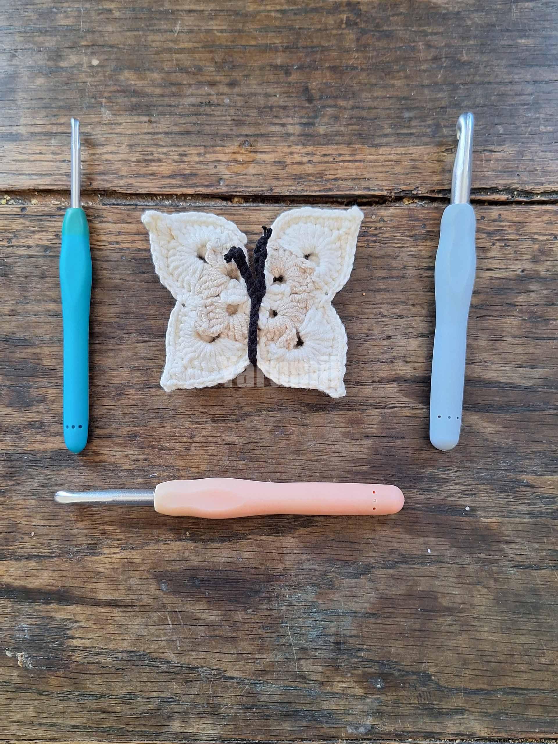 Papillon (blanc) au crochet - Création Yarumii Papillon (blanc) au crochet - Création Yarumii