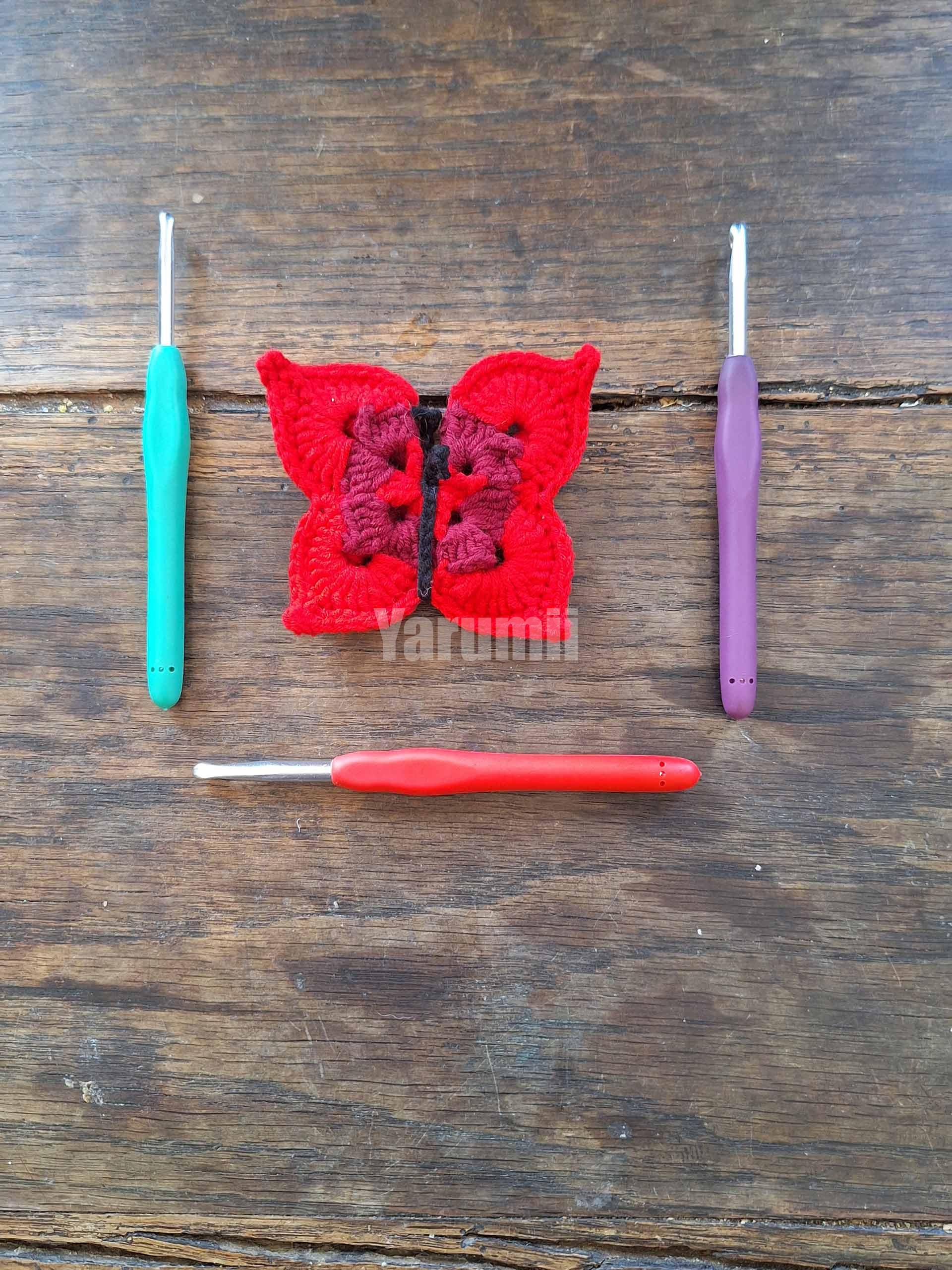 Papillon (rouge) au crochet - Création Yarumii Papillon (rouge) au crochet - Création Yarumii