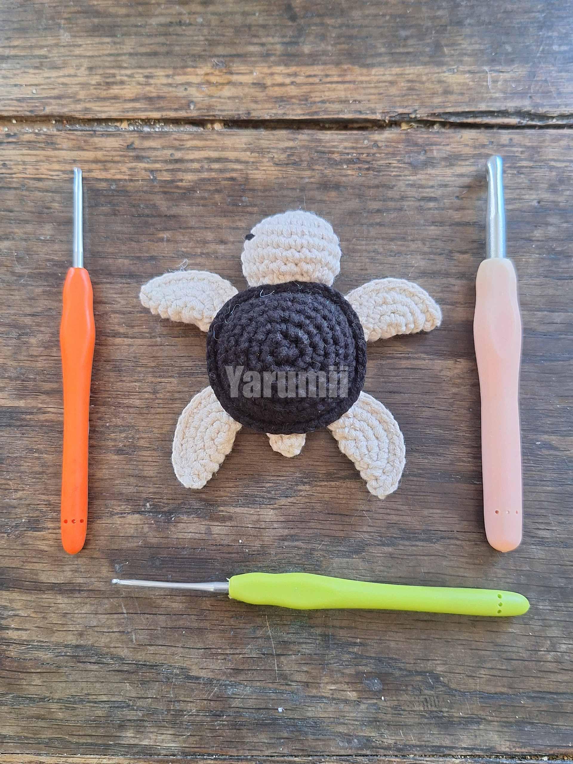 Tortue (noire) au crochet - Création Yarumii Tortue (noire) au crochet - Création Yarumii