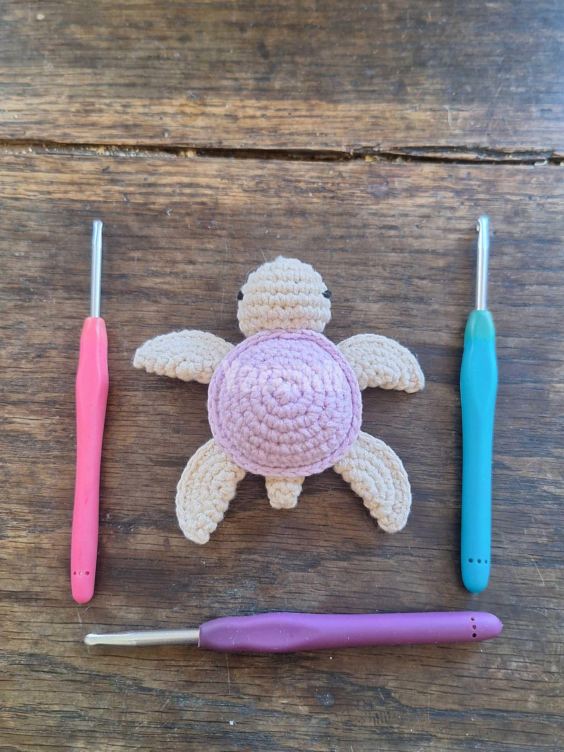 Tortue (violette) au crochet - Création Yarumii Tortue (violette) au crochet - Création Yarumii