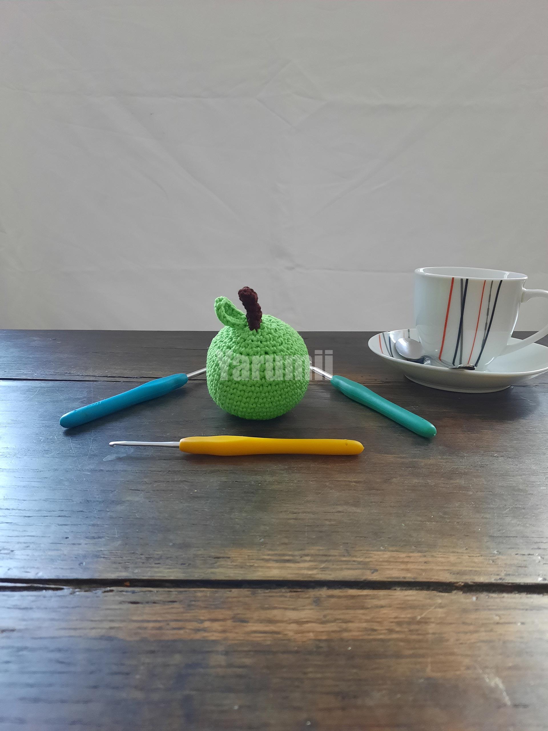 Pomme (verte) au crochet Pomme (verte) au crochet - Création Yarumii