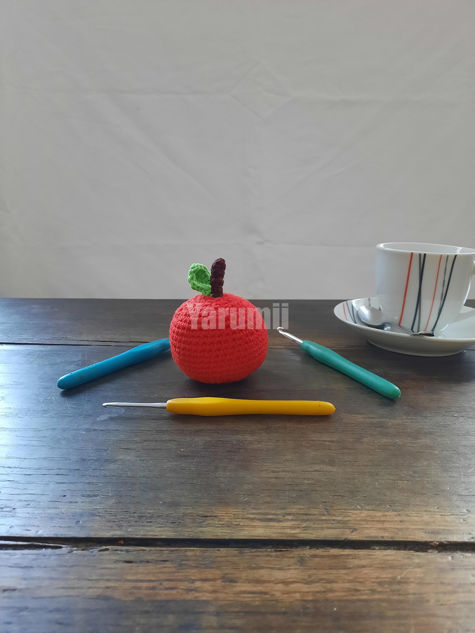 Pomme (rouge) au crochet - Création Yarumii Pomme (rouge) au crochet - Création Yarumii