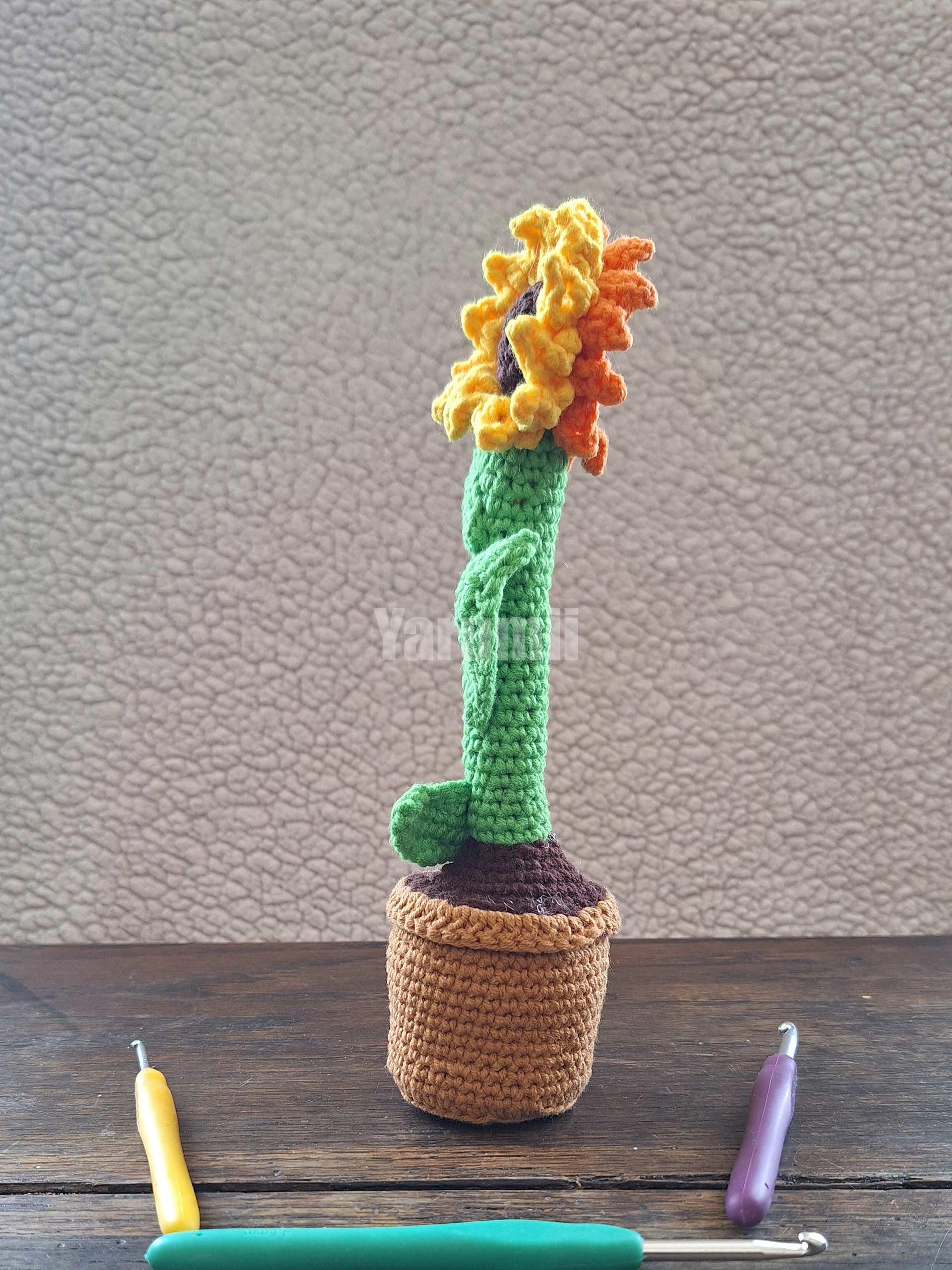 Tournesol dans son pot au crochet - Création Yarumii Tournesol dans son pot au crochet - Création Yarumii