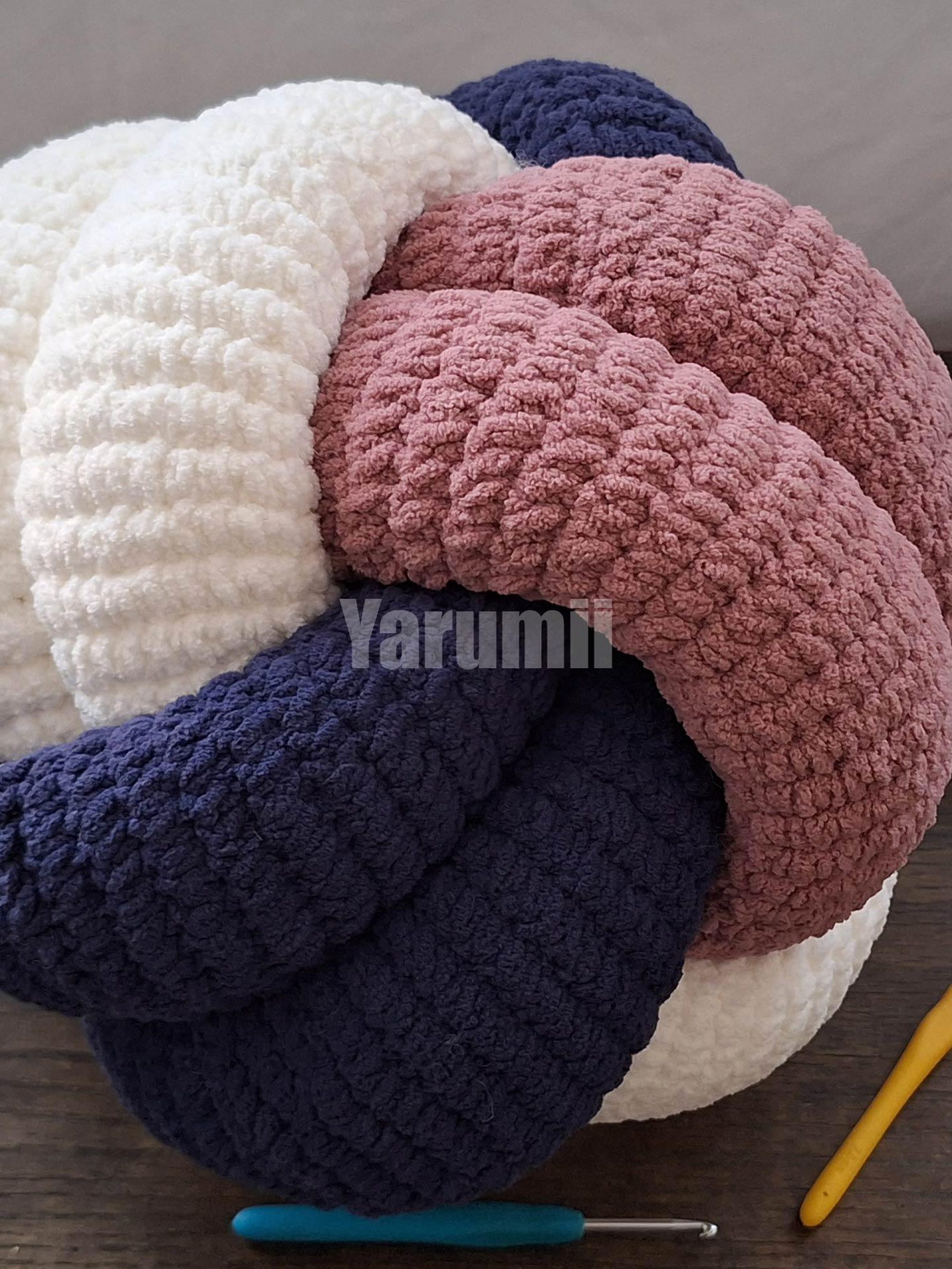 Coussin Knot au crochet - Yarumii