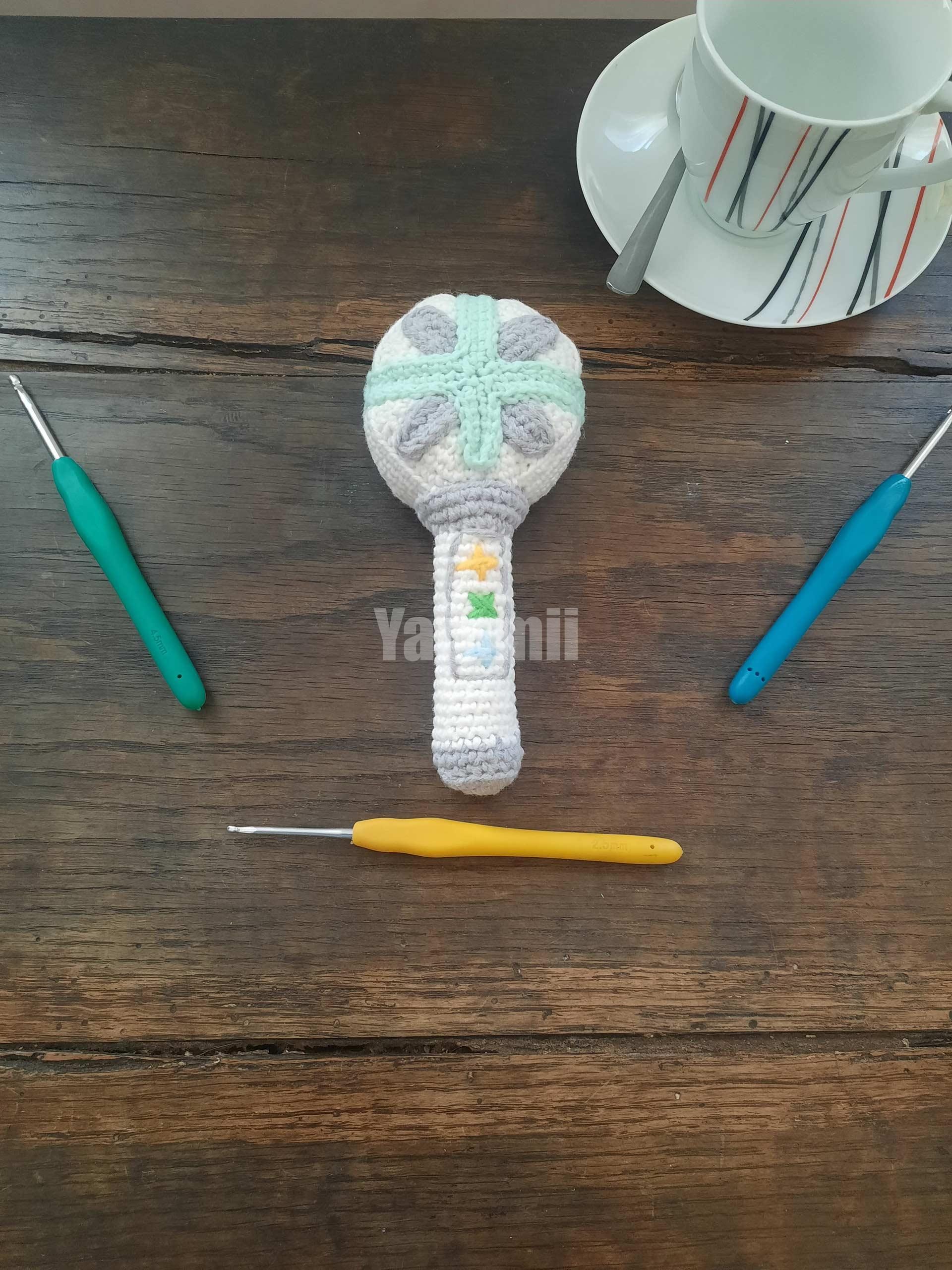 Lightstick "MoaBong" des TXT au crochet - Yarumii